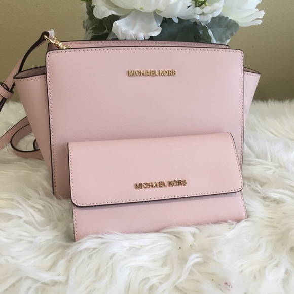 Michael Kors Handbags - Last set✨Michael Kors Selma messenger bag wallet